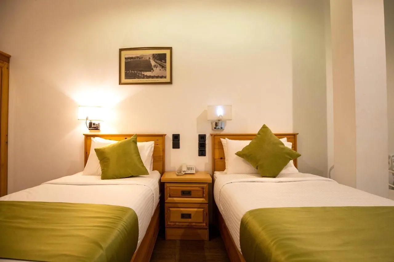 Hotel Ganthera Канди